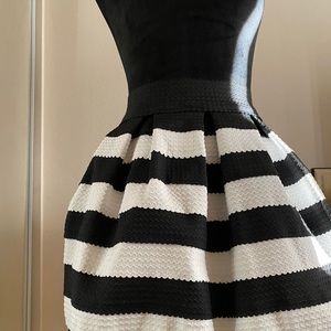 Black and white stripe puffy skirt